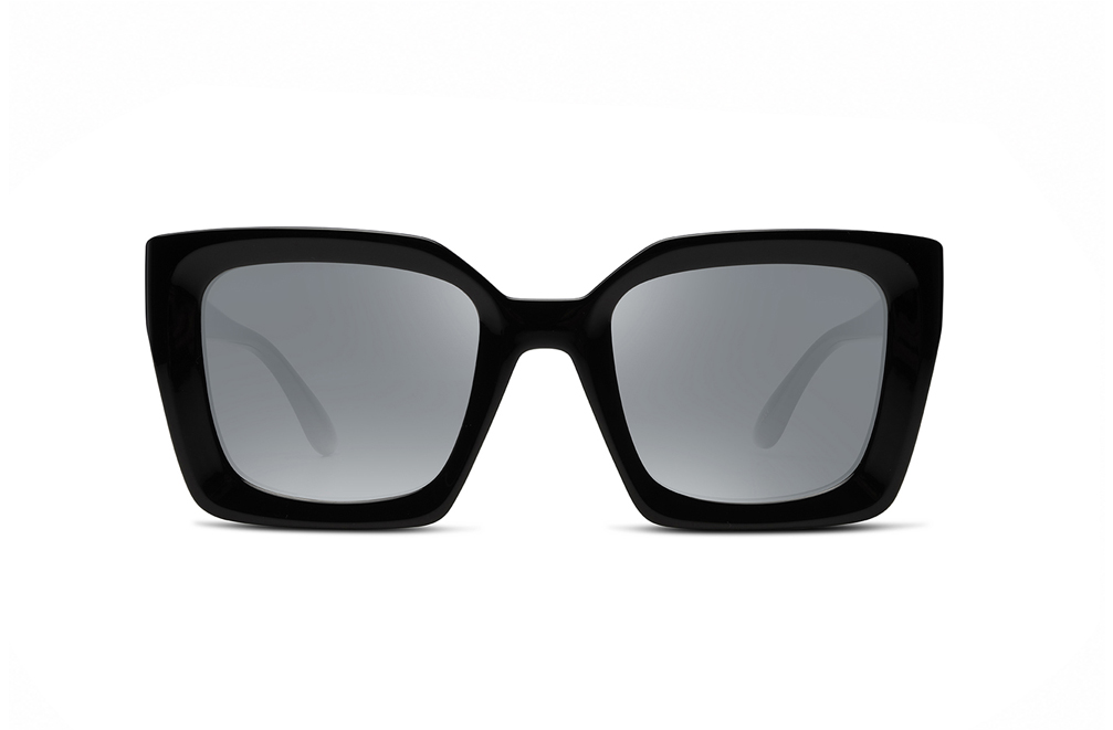 High detail sunglasses retouching and glare reflection cleanup
